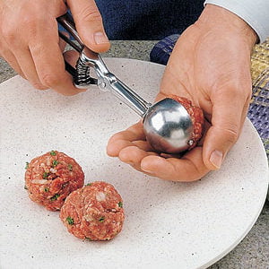 You could use a tablespoon or ice cream scoop to get 16 meatballs with perfectly-sized. You could use a tablespoon or ice cream scoop to get 16 meatballs with perfectly-sized.
