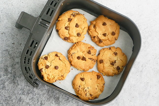 baking cookies in air fryer