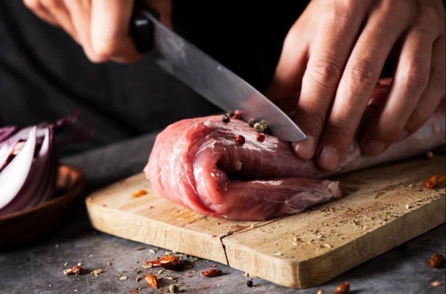 How Do You Clean Your Knife After Preparing Raw Meat