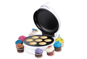 How do you use a cupcake maker