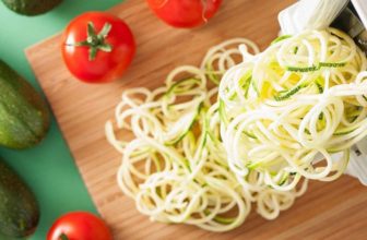 How to use zucchini noodle maker