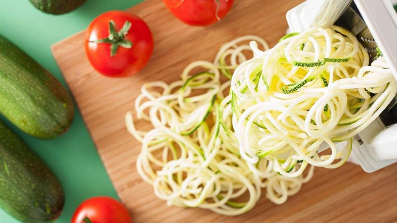 How to use zucchini noodle maker